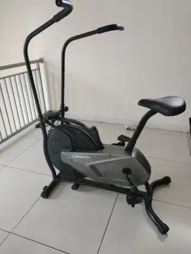 Sepeda statis kinetic untuk gym