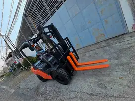 Forklift 3 Ton Toyota-8FD bekas dipakai sendiri-Terawat