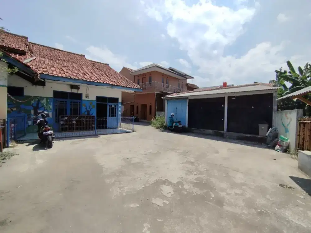 Rumah dijual di jalan utama Cisaranten hitung tanah cck u ruang usaha