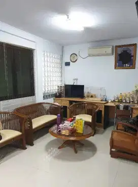 ANA Disewa rumah uk 9x21m di komplek duta mas jelambar