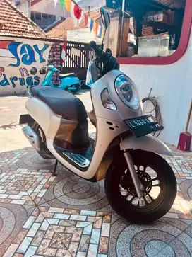 SCOOPY 2022 WARNA PUTIH