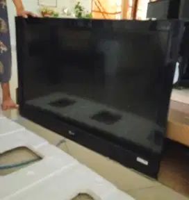 Dijual segera LCD LG 45 inch masih nyala remote ada,tokcer