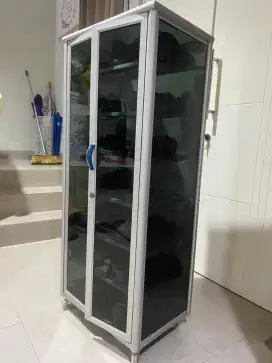 Lemari / Rak sepatu kaca almunium