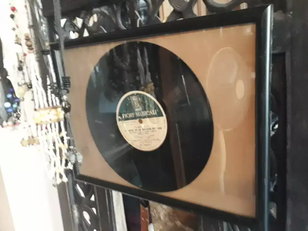 vinil piringan hitam