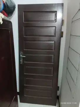 Pintu kamar / rumah