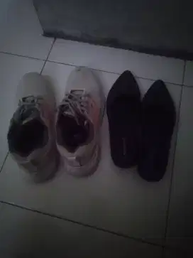 Sepatu Adidas dan sepatu pantofel wanita