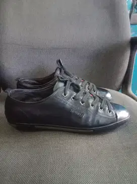 D jual sepatu PR*DA size 42