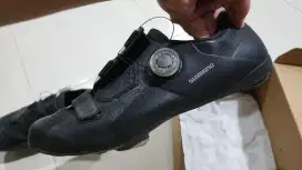 Sepatu RB Shimano RC5 44E