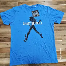 Uniqlo kaos t shirt saint seiya