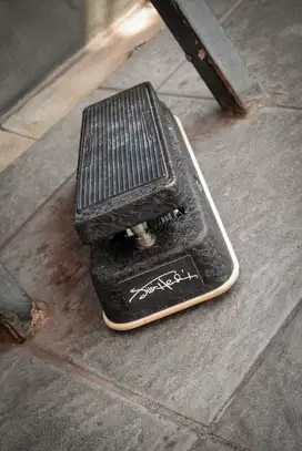 Jim Dunlop JH-1B Cry Baby Jimi Hendrix Signature