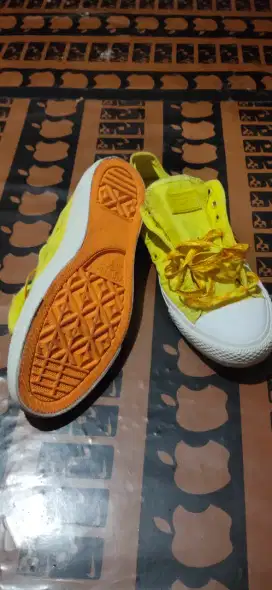 jual bu sepatu converse kuning sz 44 harga 120rb