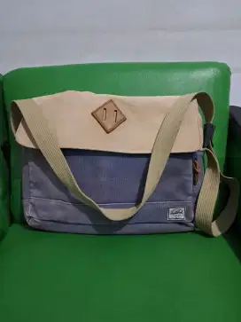 Tas pria wanita selempang kanvas sling bag Herschel original preloved