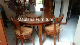 Meja makan minimalis ukir bundar