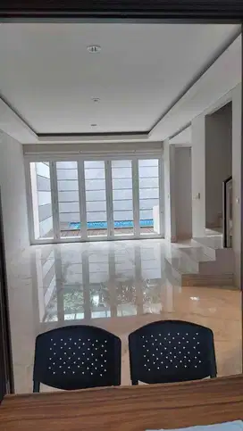 TOWN HOUSE DI KEMANG-3 LANTAI + BASEMENT-ADA S.POOL-BEBAS BANJIR