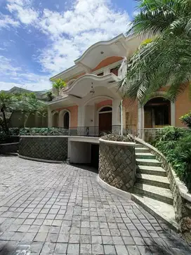DIJUAL RUMAH MEWAH 2 LANTAI DI PONDOK INDAH LOKASI MENARIK