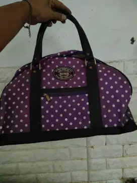 tas travel branded motif ok ungu