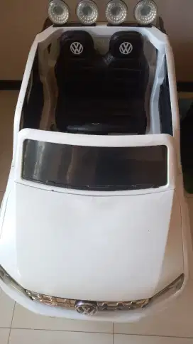 Mobil aki ada tv nya