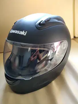 Helm bawaan ninja kawasaki kondisi 85 persen