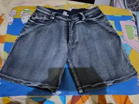 Celana jeans pendek, free ongkir jabodetabek exp wahana