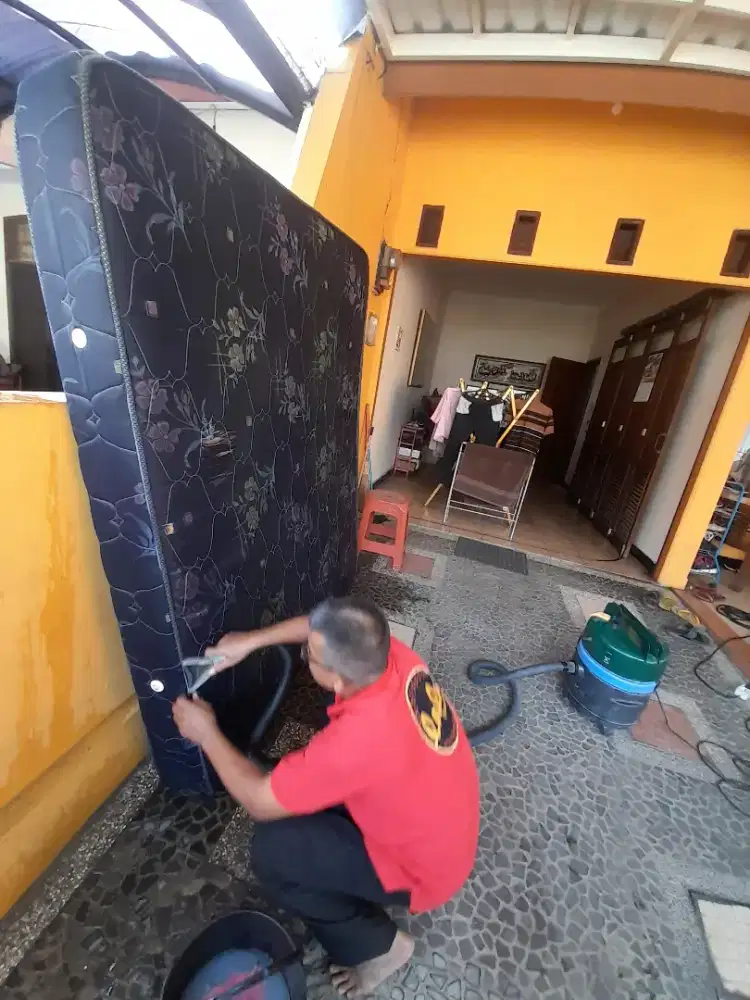 Jasa cuci kasur sofa kursi kantor jok mobil karpet kantor