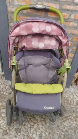 Stroller Bayi Combi