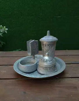 Set Peralatan Lawas/Koleksi Pajangan Aluminium Ukir Lawas