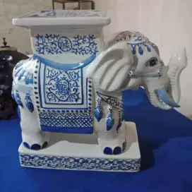 Bangku Keramik Antik Gajah Putih Biru
