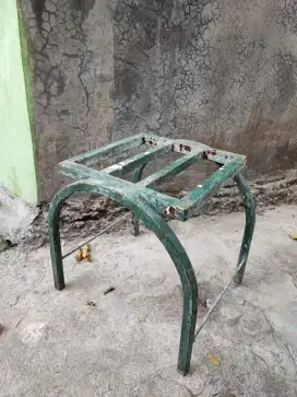 Bangku Vintage Pipa Besi Kotak
