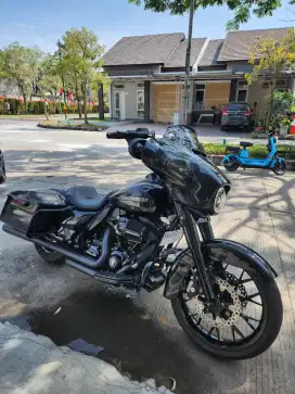 Dijual Harley Davidson Street Glide Rushmore Tahun 2014