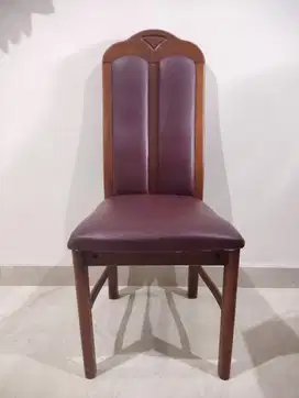 Kursi makan bahan kayu