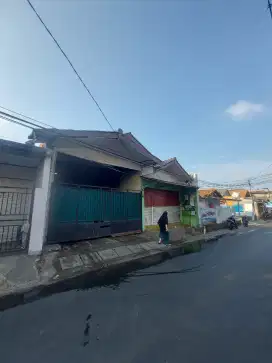 Dijual rumah plus bisa usaha banting harga siapa cepat aja