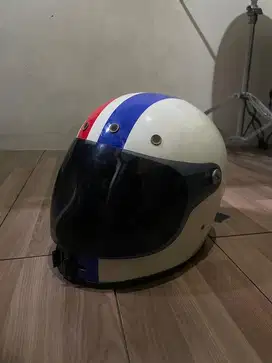 Helm Custom model Bullit