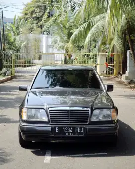 Mercedes Benz E220 A/T 1993