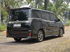 Toyota Voxy 2.0 at 2019