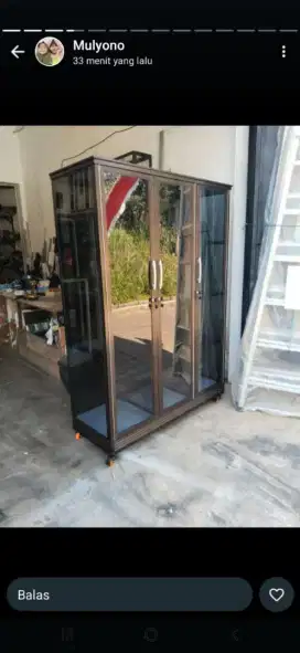 Jual lemari pakaian tiga  pintu warna coklat