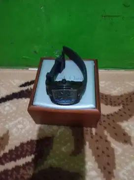 Jual jam bekas rasa baru mulus