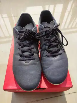 Sepatu Bola atau Minsoc merek Specs