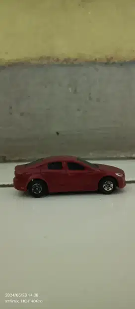 Mainan mobil TOMICA anak