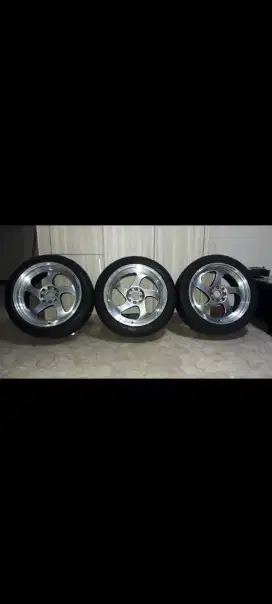 Velg R17 pcd 4X100+114 cuma 3 biji