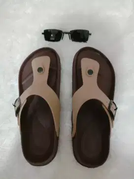 sandal size 43 ori + gratis kacamata 
Harga 120 pas lokasi Cilebut