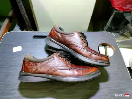 Sepatu Clarks casual kulit