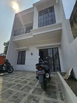 Rumah Hoek Luas 164 m2 Dekat SMPN 6 Depok dan Pratiwi School