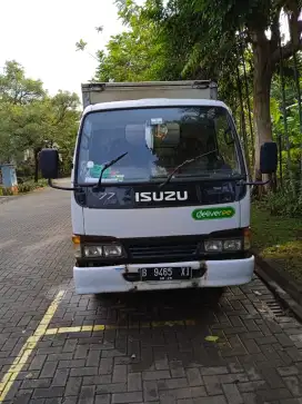 Driver untuk Mobil Box Engkel ELF