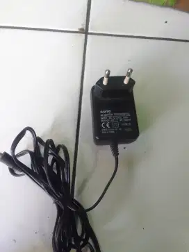 Adaptor SANYO 6volt 350mA