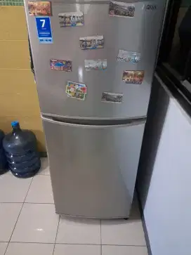 Kulkas 2 pintu merk Aqua Sanyo