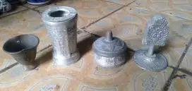 Se paket hiasan lemari pajang bhn logam unik skl cpt dpt murah sj tuh