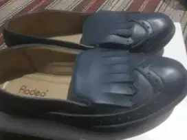 Sepatu Bermacam Merek :  3 ( Pcs )