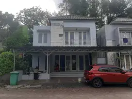 Disewakan rumah sekaligus ruko di daerah dago