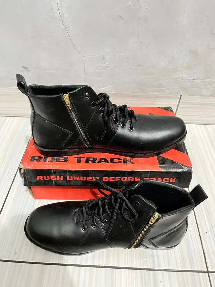 Sepatu Pria – Original & Keren Banget! Siap pakai