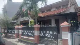 Jual rumah lokasi manahan dekat stadion lt 250mtr harga 2,3 Myd nego